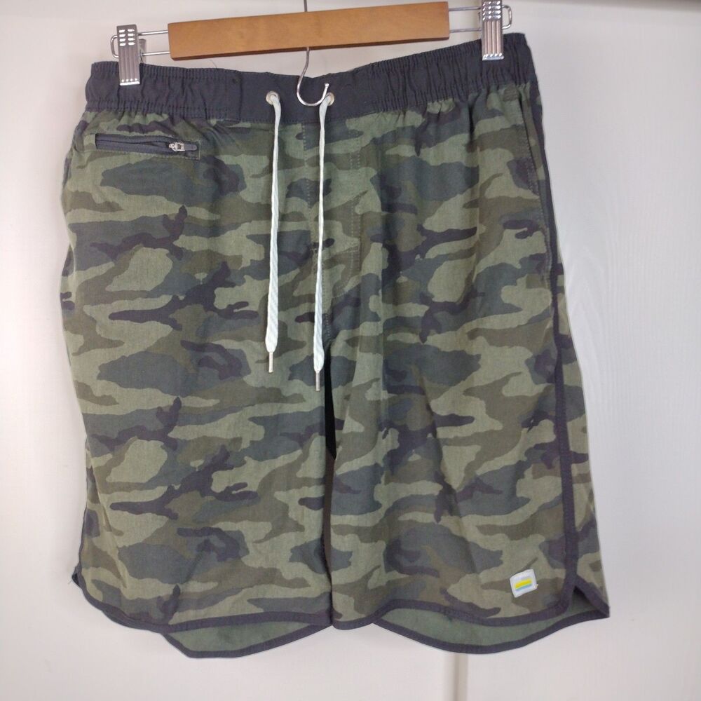 Vuori Banks Shorts Mens Sz M Green Camo Athletic Training Swim Hybrid 8”